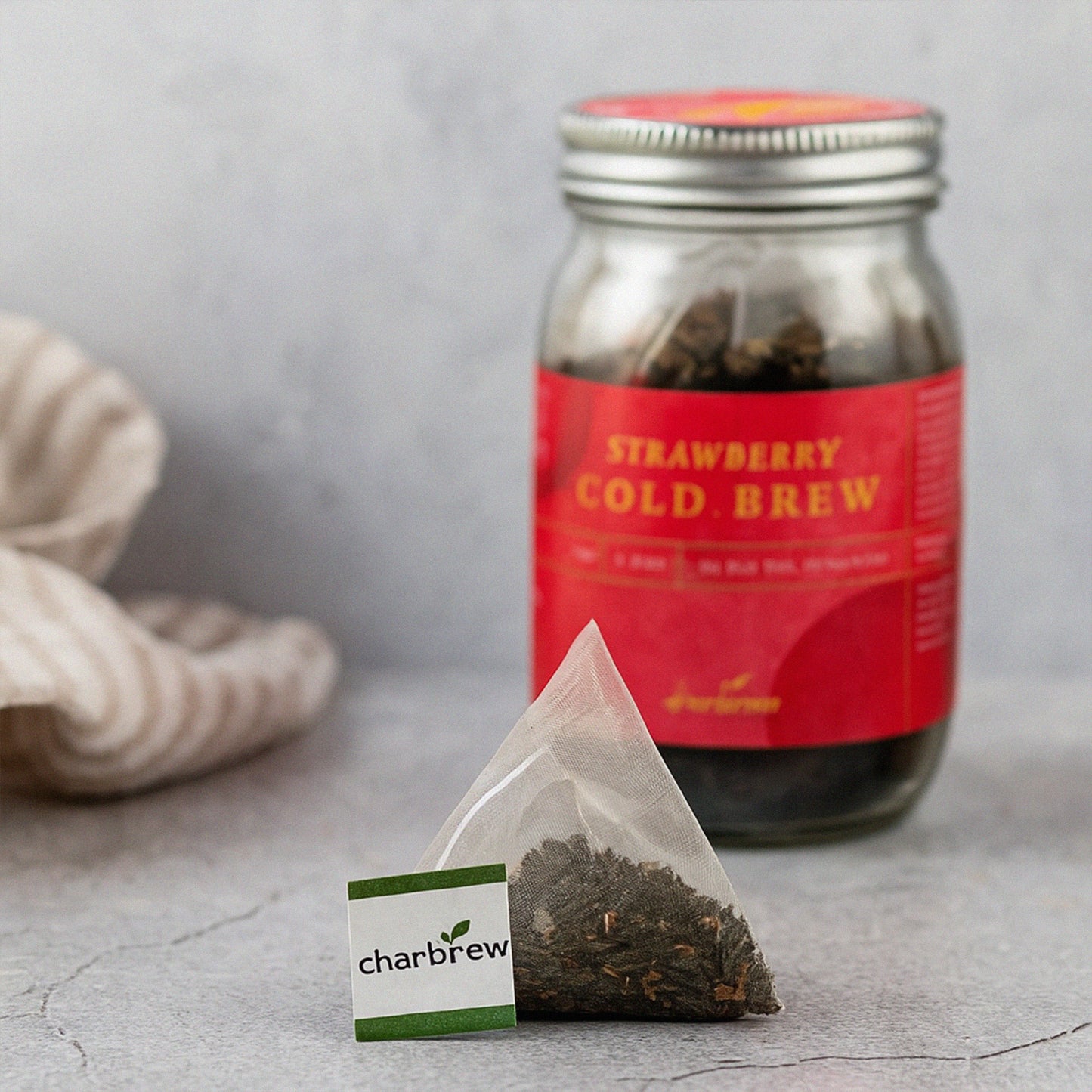 Strawberry Cold Brew Tea Bags Mason Jar - 16 Biodegradable Pyramid Bags